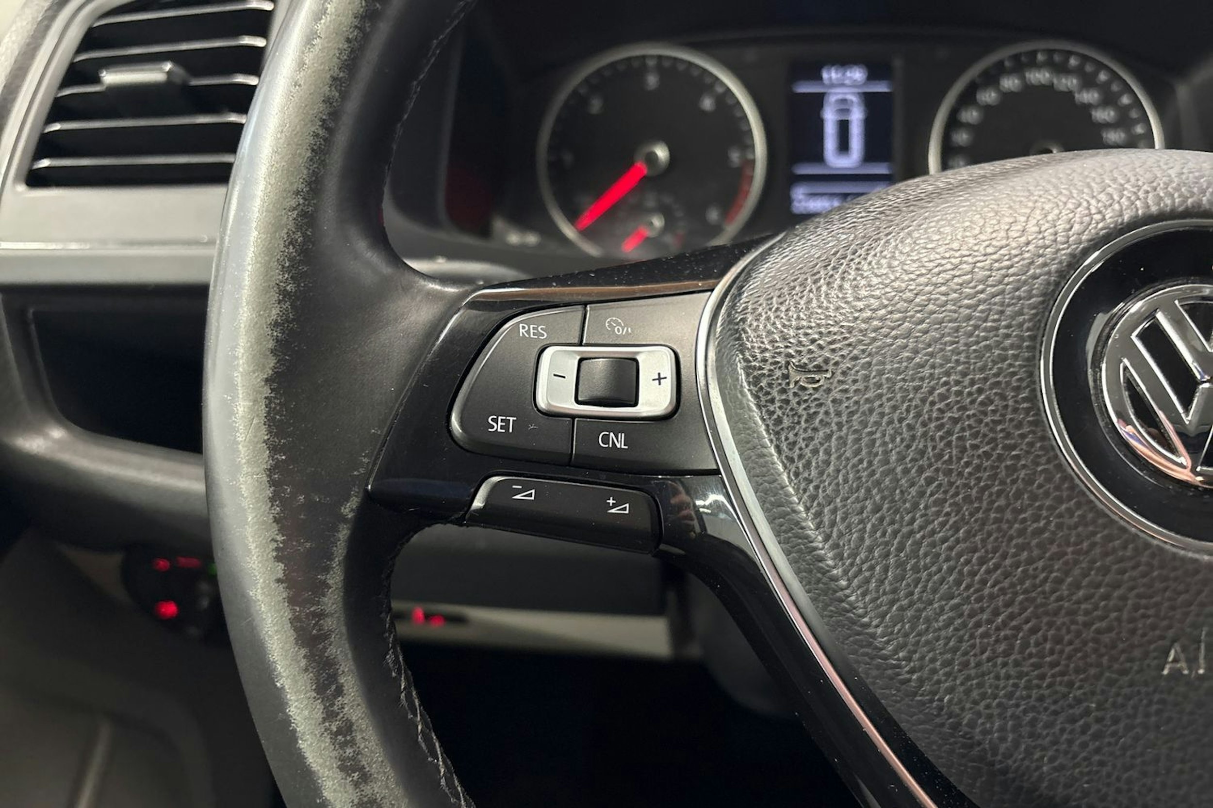 sininen Volkswagen Transporter 2018 kuva 15.