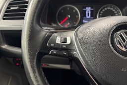 sininen Volkswagen Transporter 2018 kuva 15.