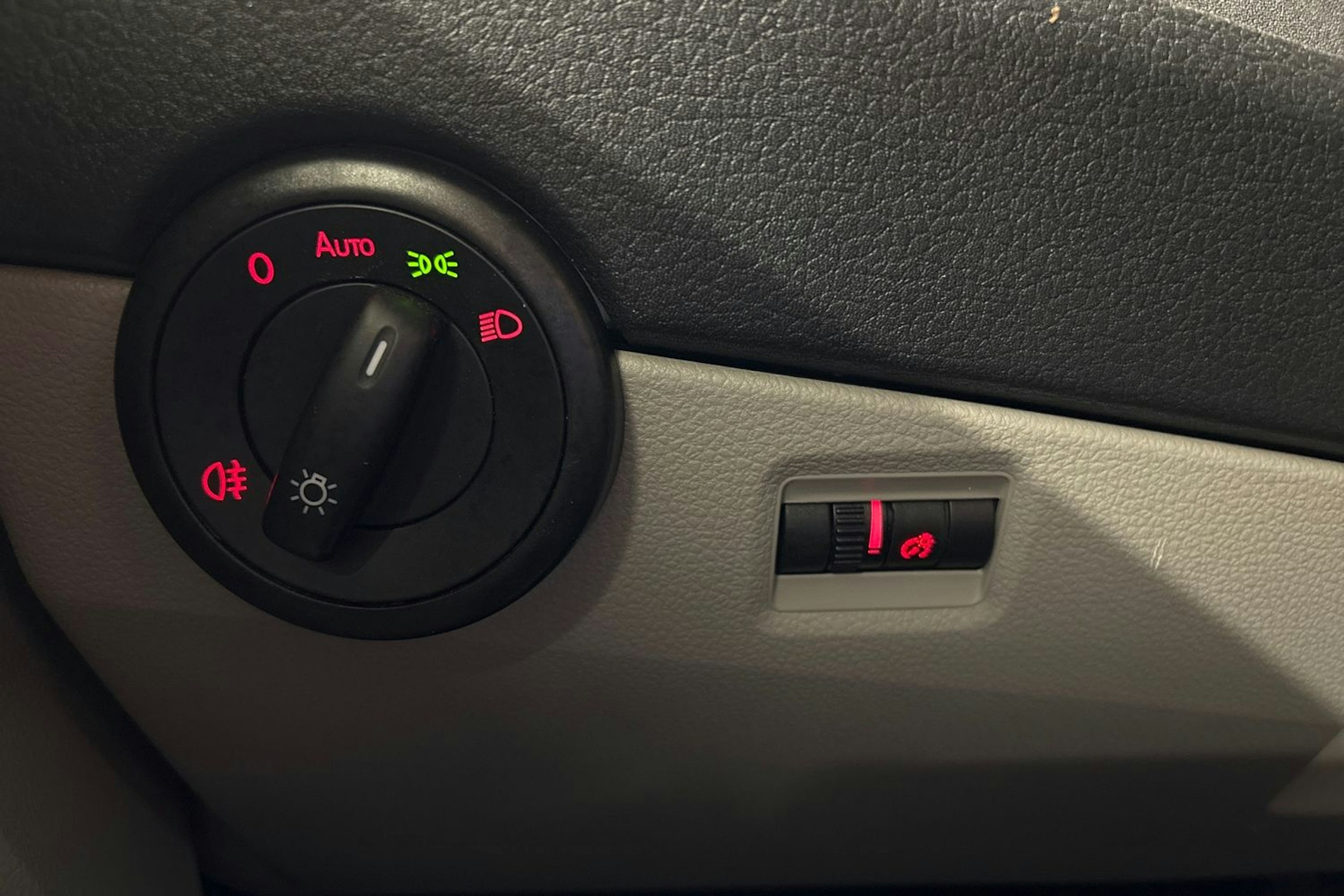 sininen Volkswagen Transporter 2018 kuva 17.