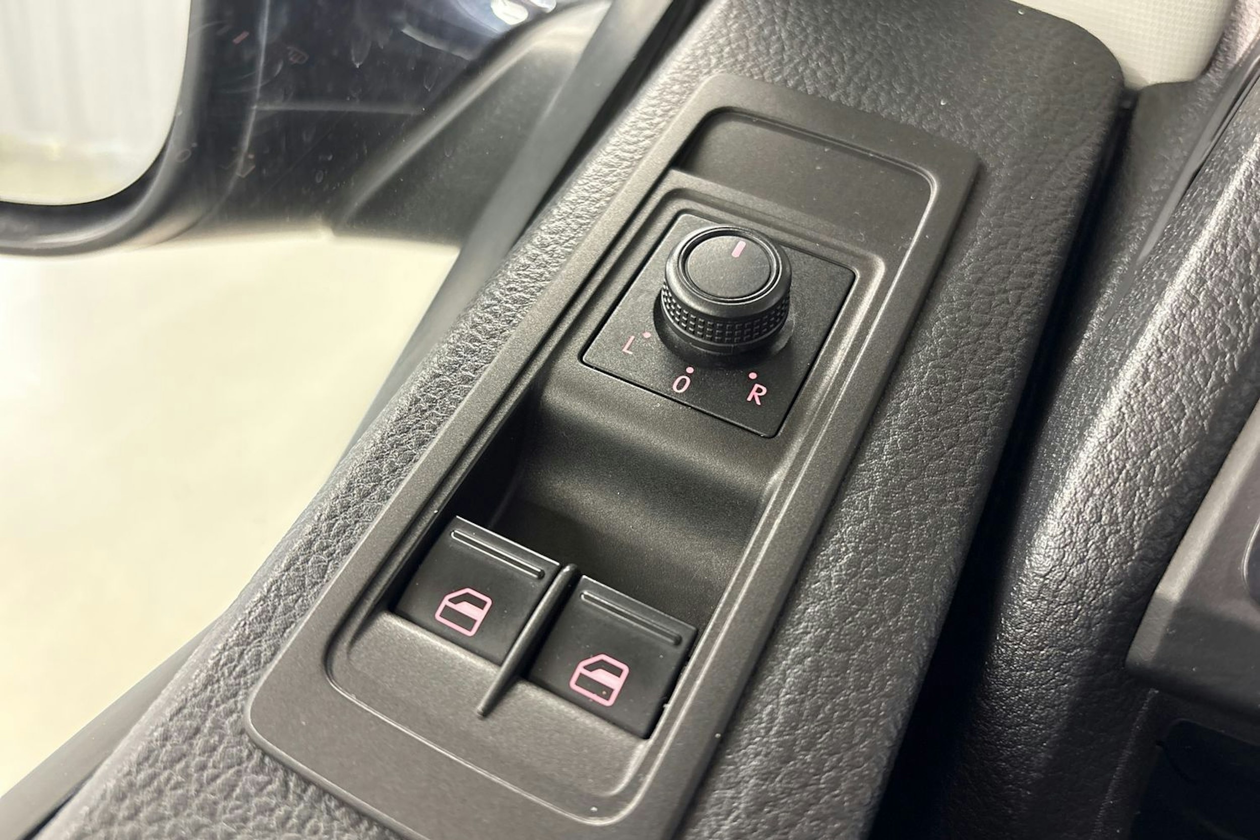 sininen Volkswagen Transporter 2018 kuva 18.