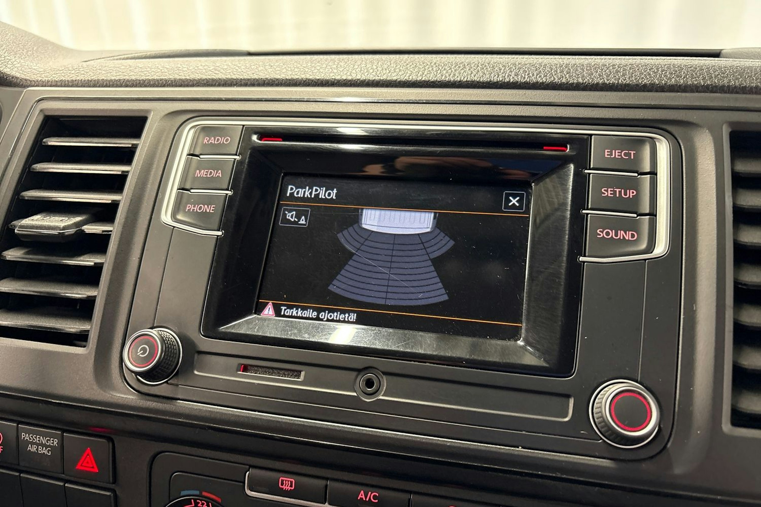 sininen Volkswagen Transporter 2018 kuva 21.