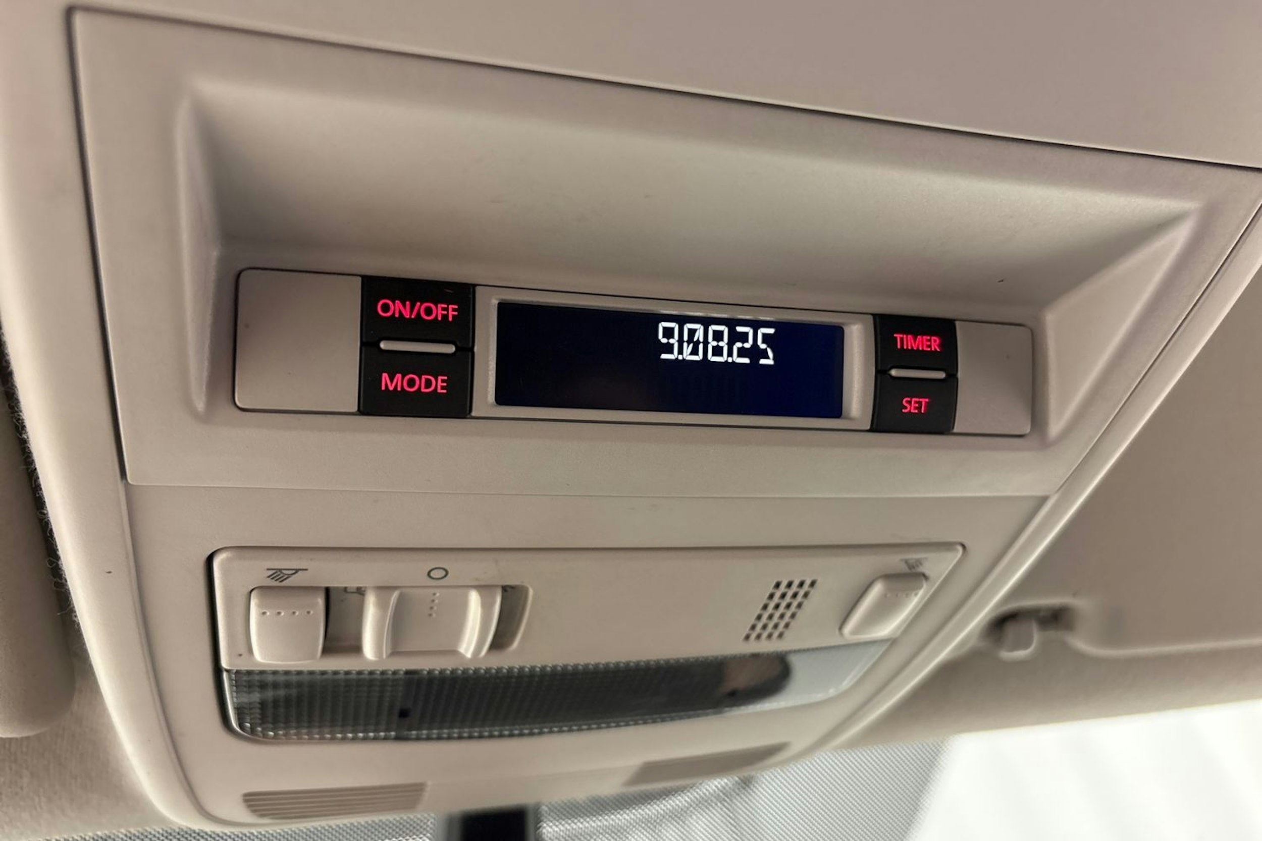 sininen Volkswagen Transporter 2018 kuva 30.