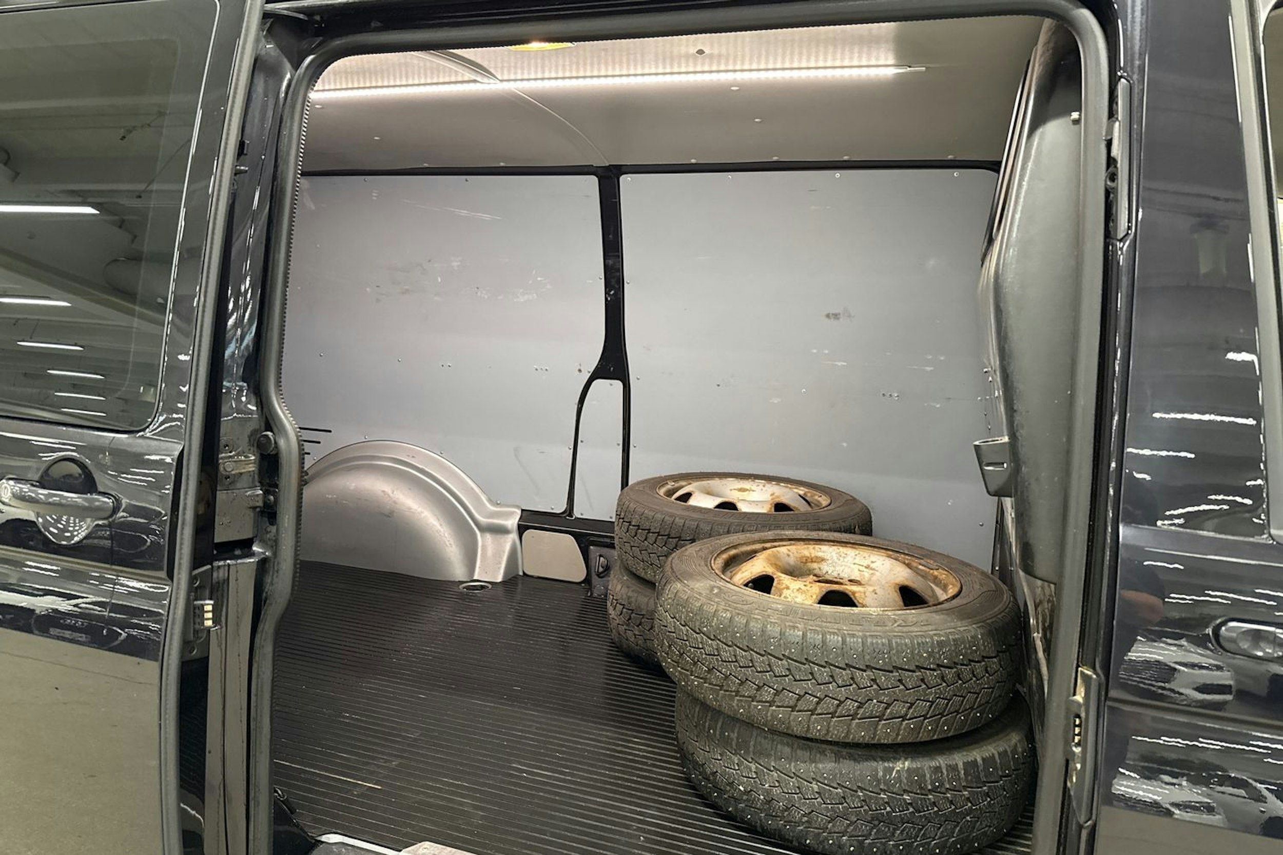 musta Volkswagen Transporter 2017 kuva 10.