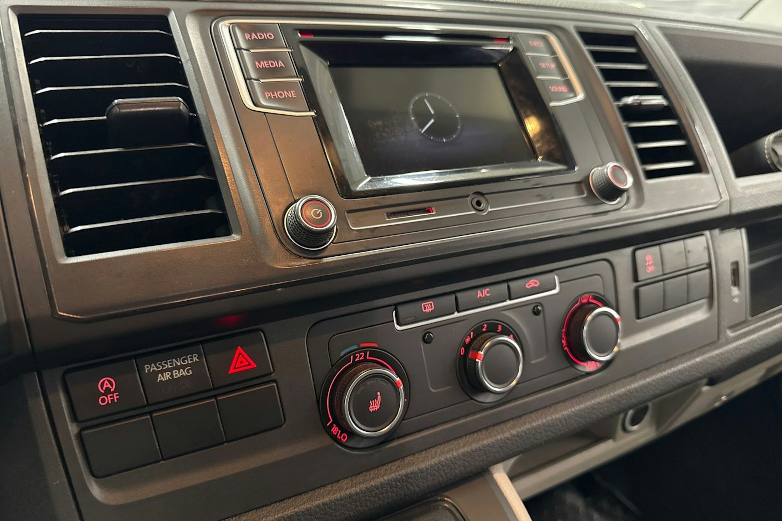 musta Volkswagen Transporter 2017 kuva 14.