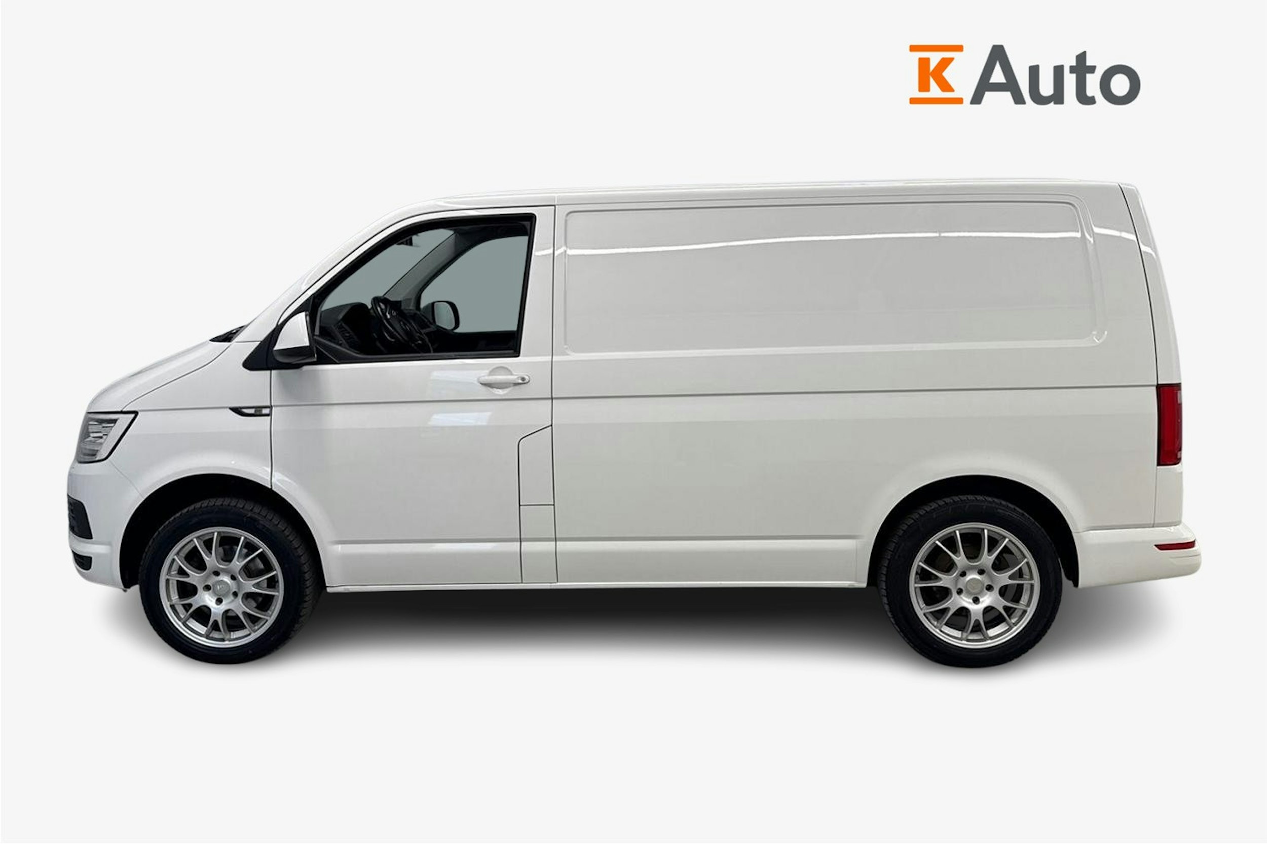 valkoinen Volkswagen Transporter 2018 kuva 5.