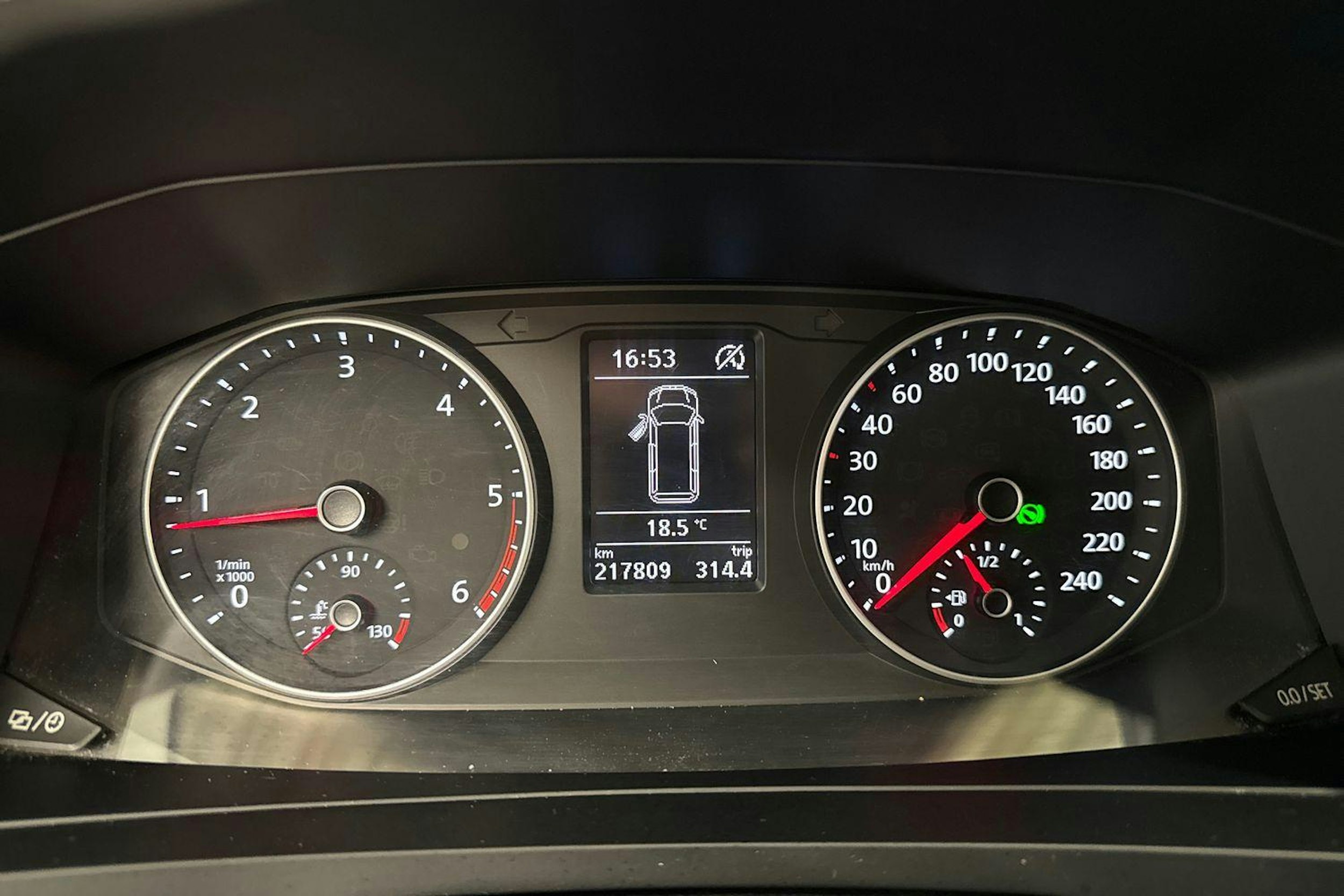 valkoinen Volkswagen Transporter 2018 kuva 7.