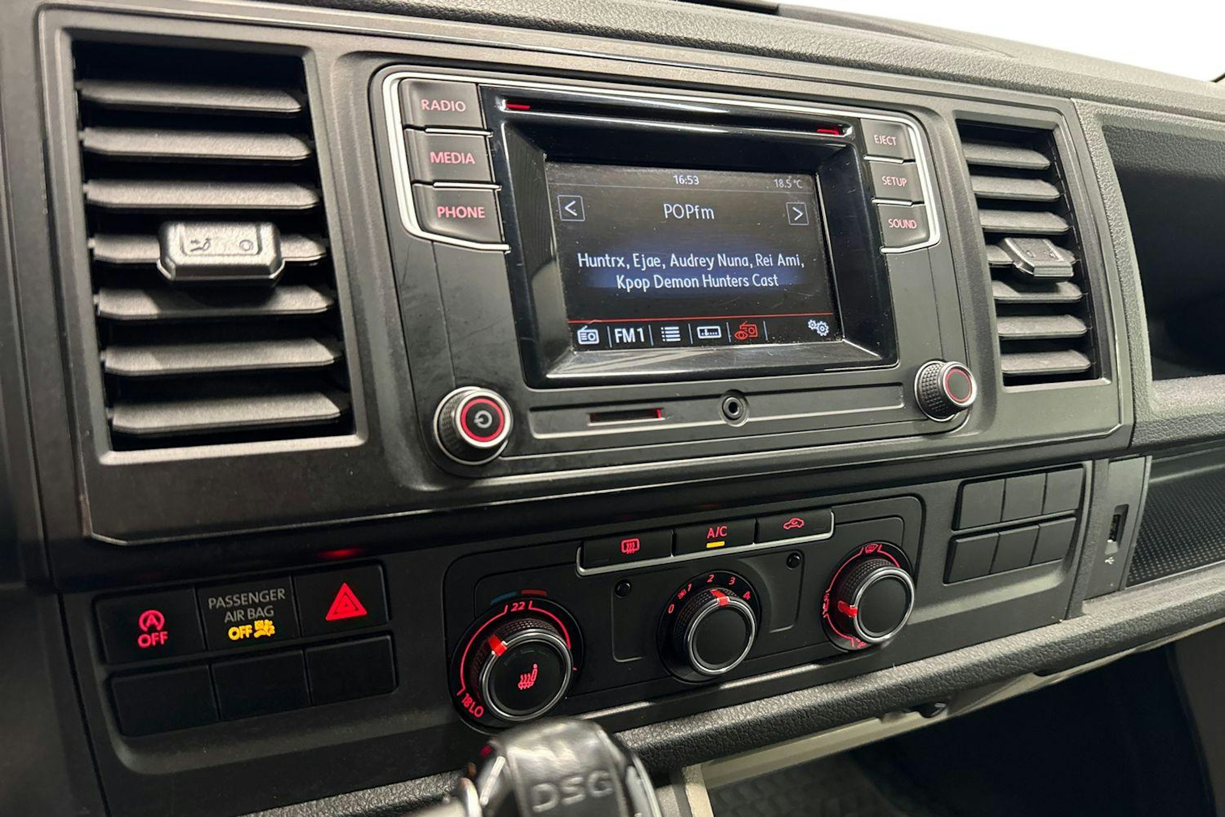 valkoinen Volkswagen Transporter 2018 kuva 8.