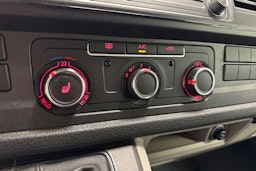 valkoinen Volkswagen Transporter 2018 kuva 9.