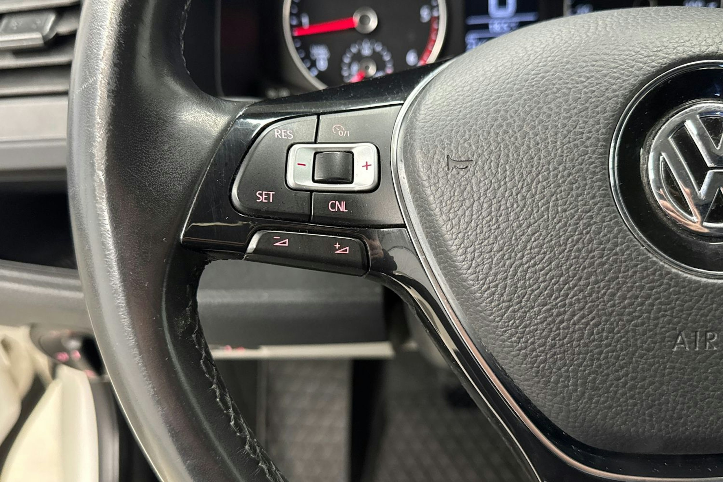 valkoinen Volkswagen Transporter 2018 kuva 11.