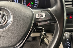 valkoinen Volkswagen Transporter 2018 kuva 12.