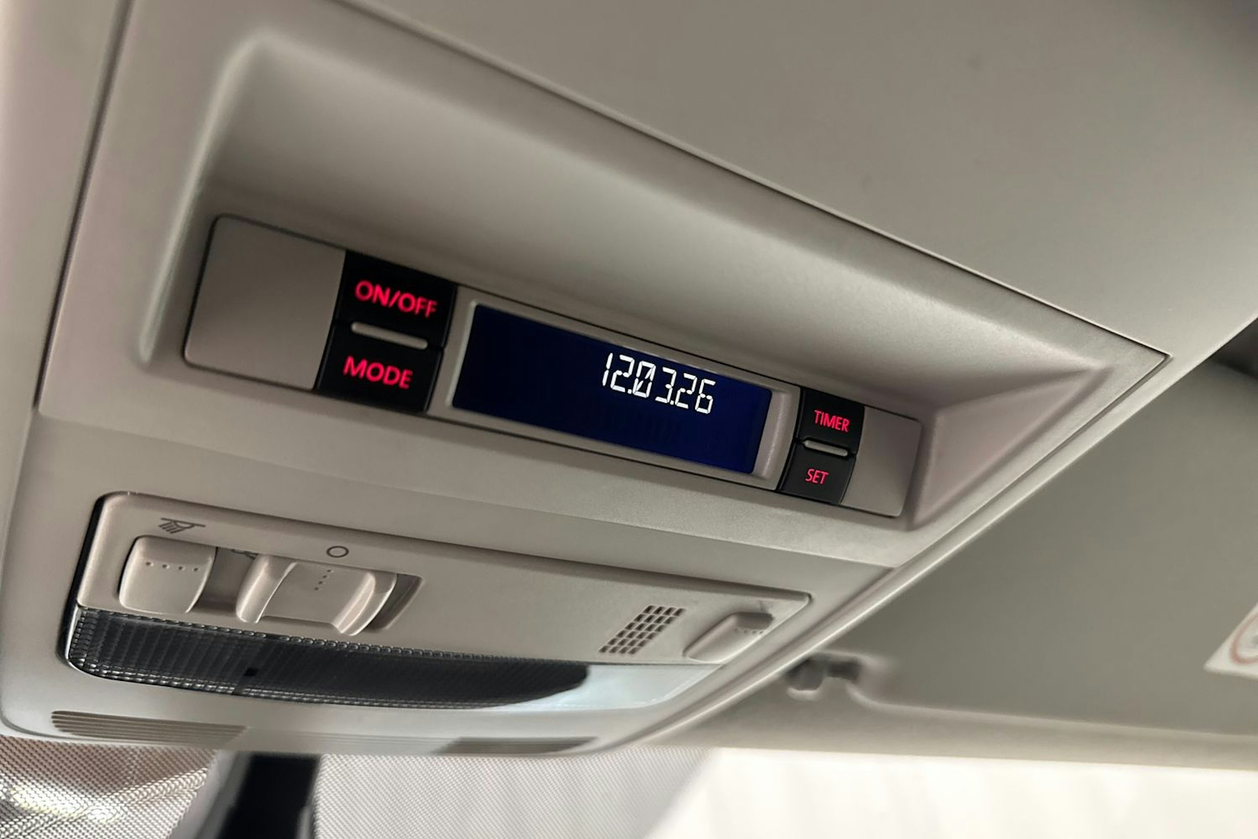 valkoinen Volkswagen Transporter 2018 kuva 13.