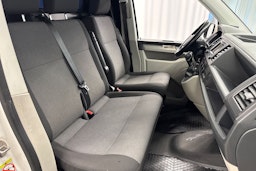 valkoinen Volkswagen Transporter 2018 kuva 15.