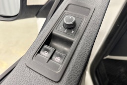 valkoinen Volkswagen Transporter 2018 kuva 16.