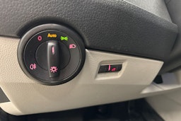 valkoinen Volkswagen Transporter 2018 kuva 17.