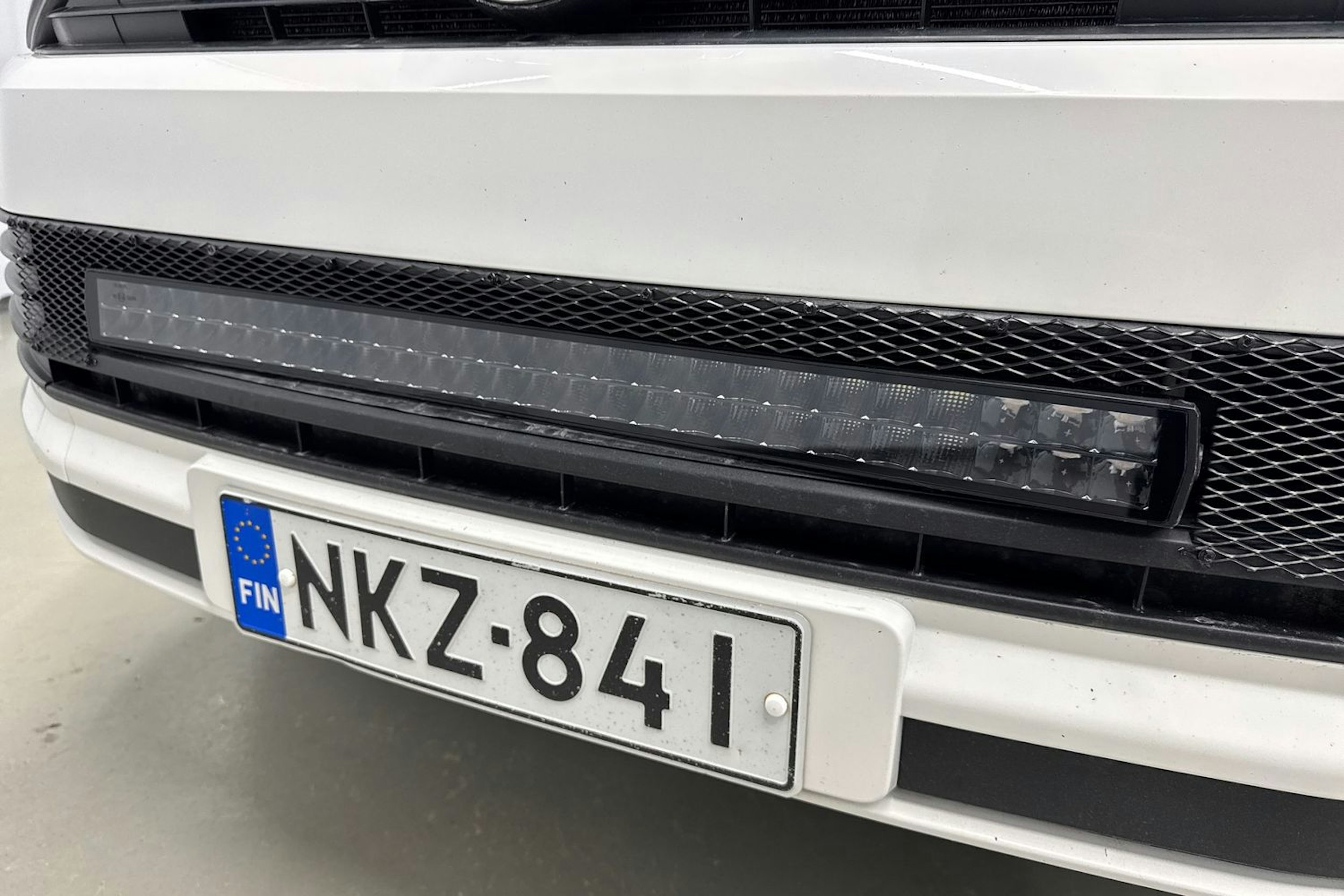 valkoinen Volkswagen Transporter 2018 kuva 21.