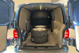 sininen Volkswagen Transporter 2017 kuva 13.