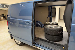 sininen Volkswagen Transporter 2017 kuva 16.