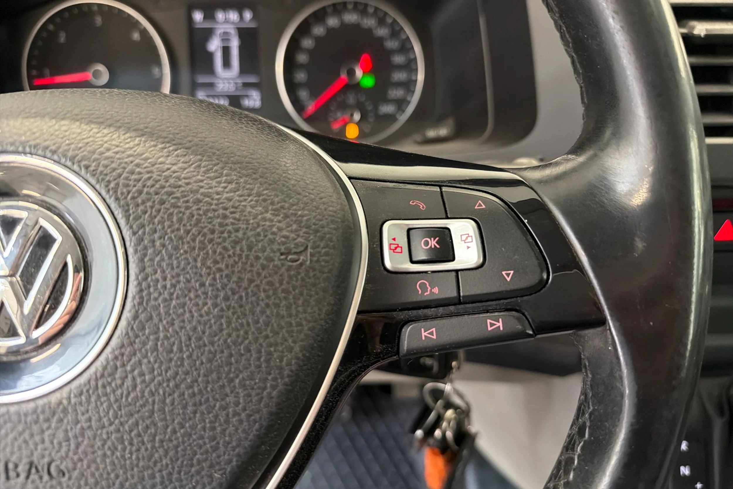 sininen Volkswagen Transporter 2017 kuva 20.