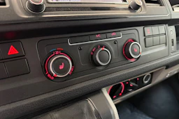sininen Volkswagen Transporter 2017 kuva 23.