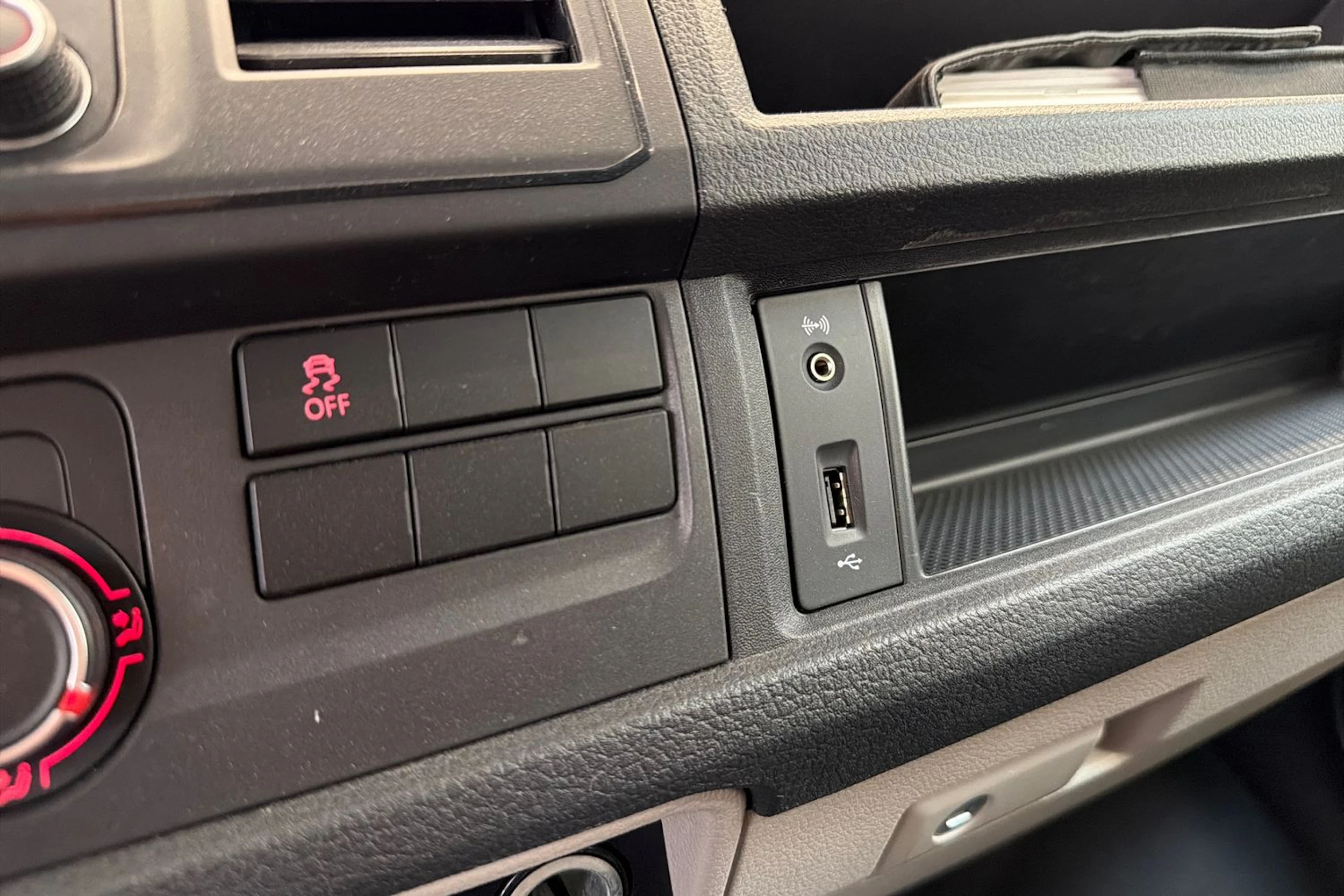 sininen Volkswagen Transporter 2017 kuva 25.
