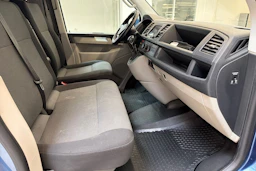 sininen Volkswagen Transporter 2017 kuva 32.