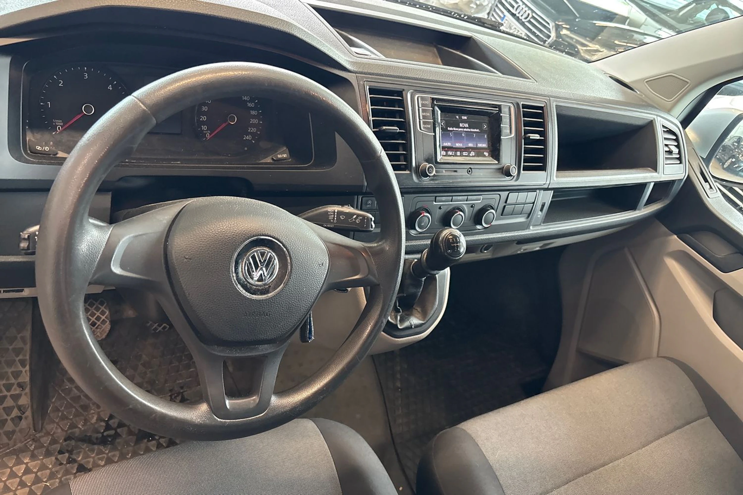hopea Volkswagen Transporter 2017 kuva 7.