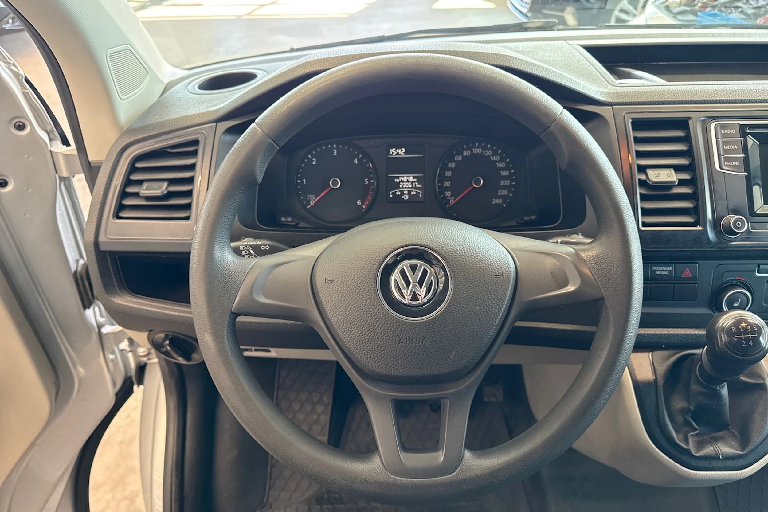 hopea Volkswagen Transporter 2017 kuva 23.