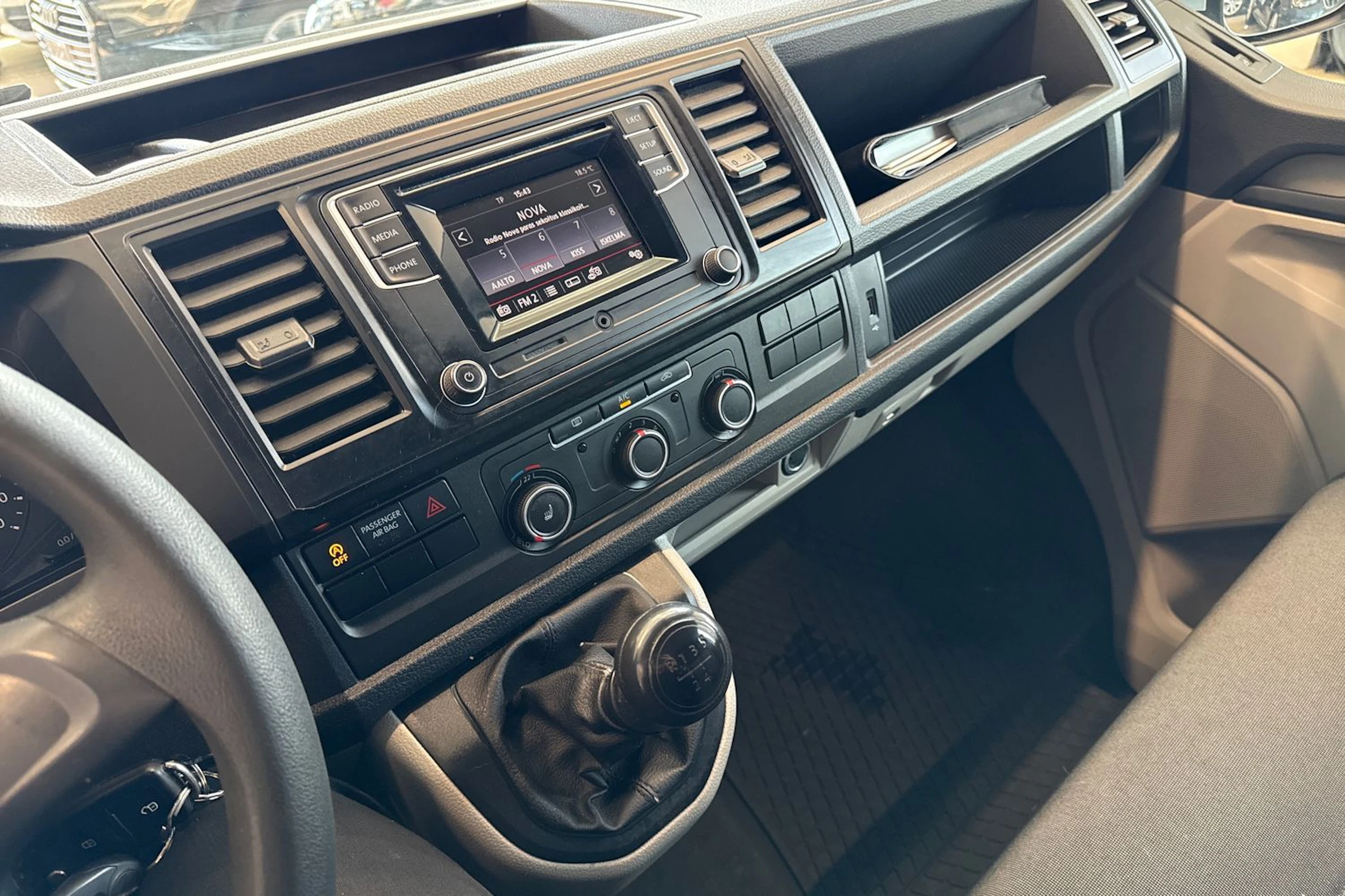hopea Volkswagen Transporter 2017 kuva 28.