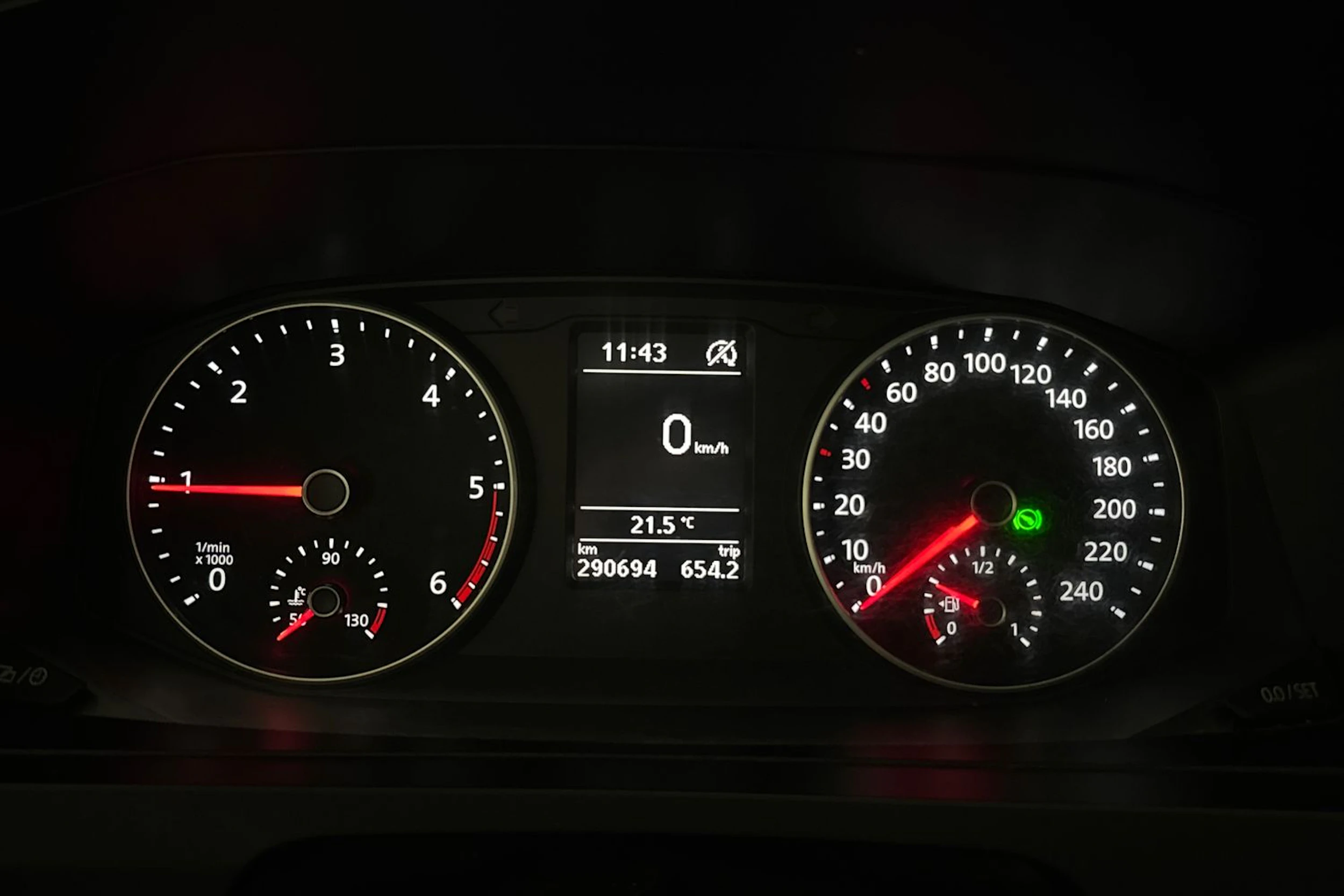 ruskea (beige) Volkswagen Transporter 2017 kuva 15.