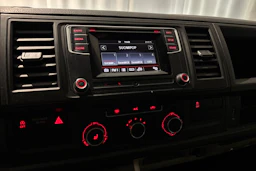 ruskea (beige) Volkswagen Transporter 2017 kuva 16.