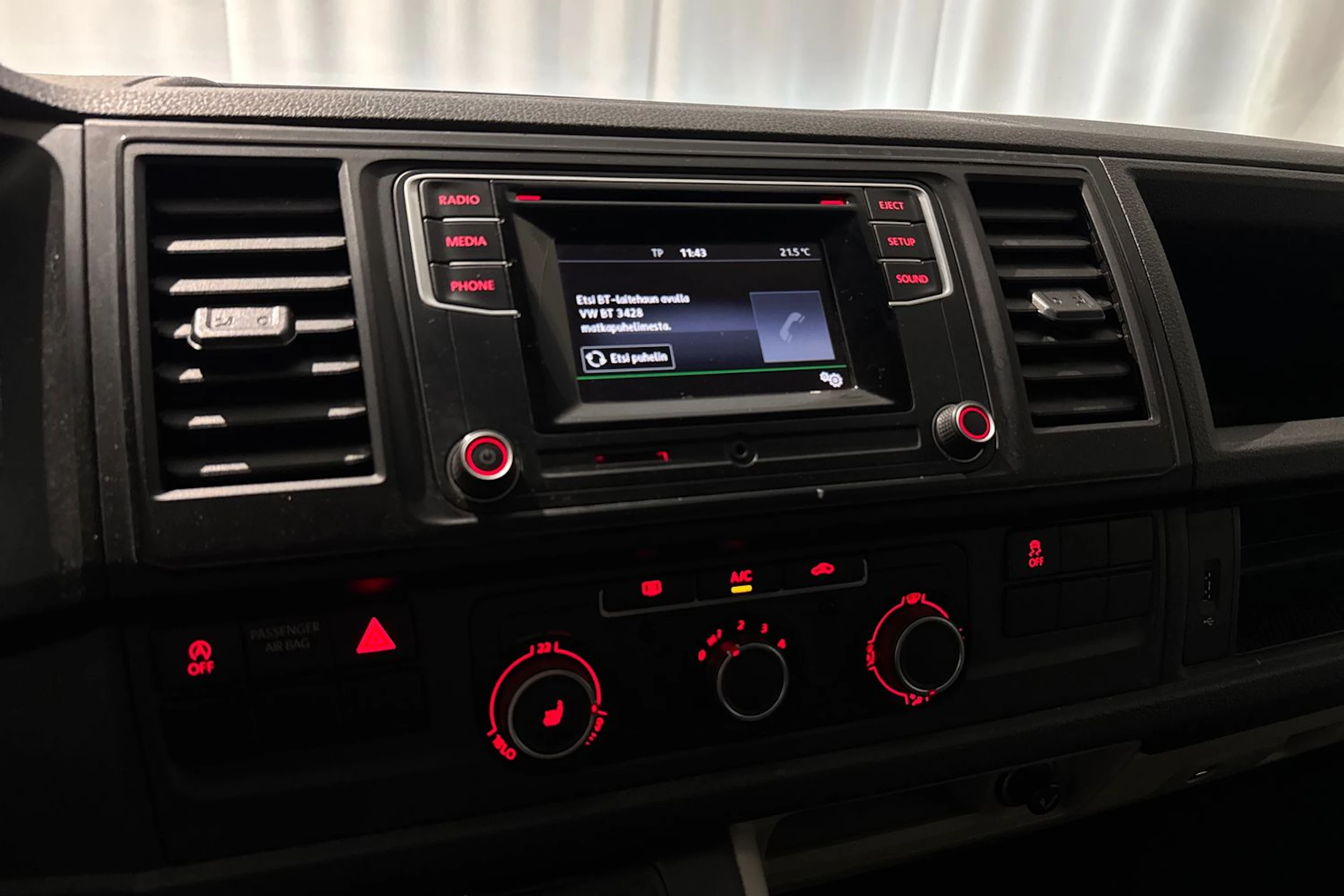 ruskea (beige) Volkswagen Transporter 2017 kuva 17.