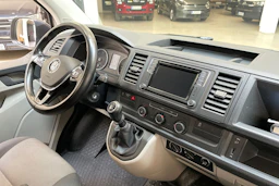 valkoinen Volkswagen Transporter 2017 kuva 13.