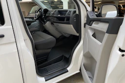 valkoinen Volkswagen Transporter 2017 kuva 17.