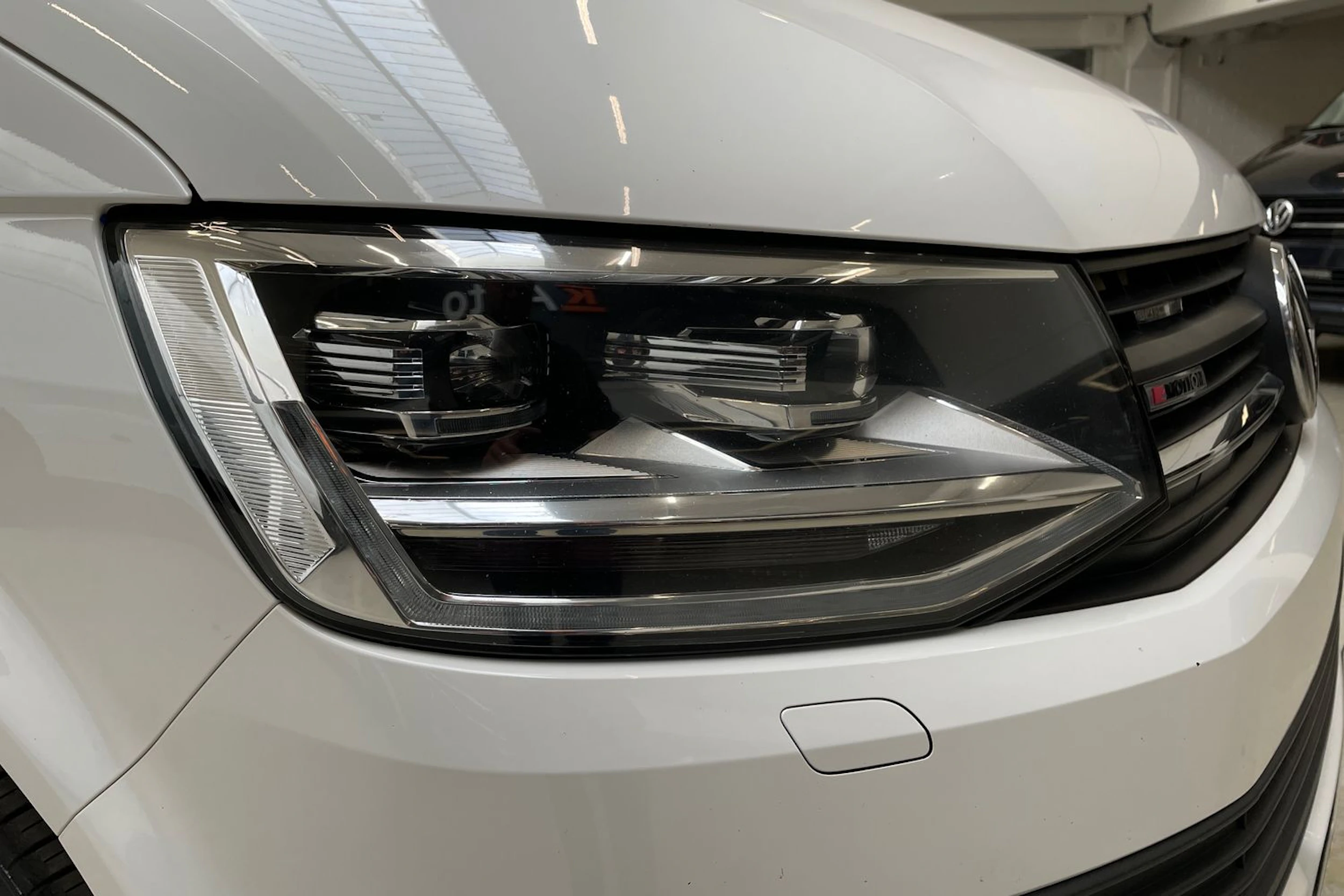 valkoinen Volkswagen Transporter 2017 kuva 25.