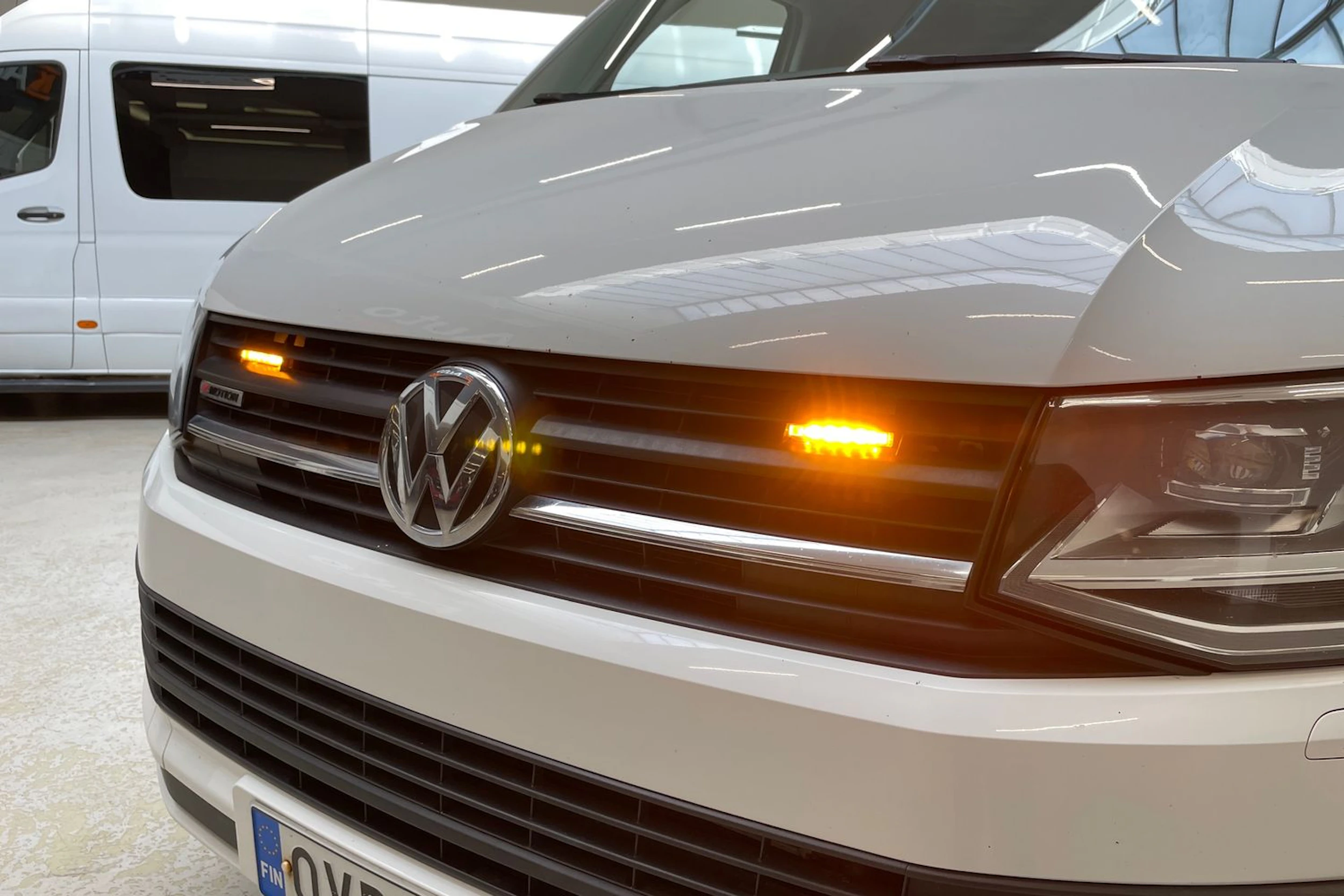valkoinen Volkswagen Transporter 2017 kuva 26.
