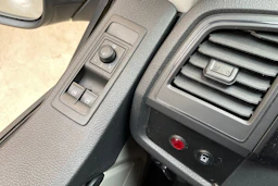 valkoinen Volkswagen Transporter 2017 kuva 28.