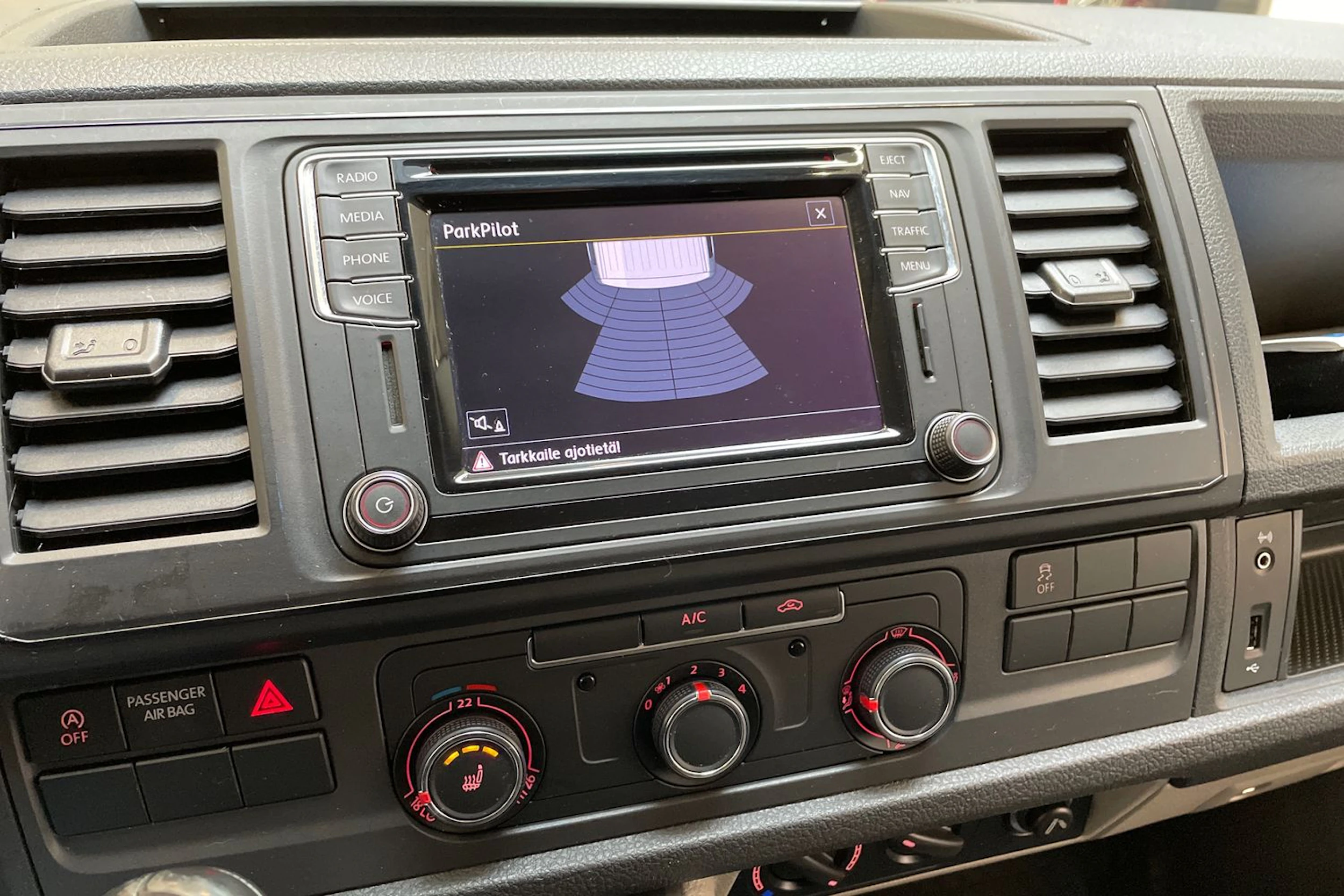 valkoinen Volkswagen Transporter 2017 kuva 32.
