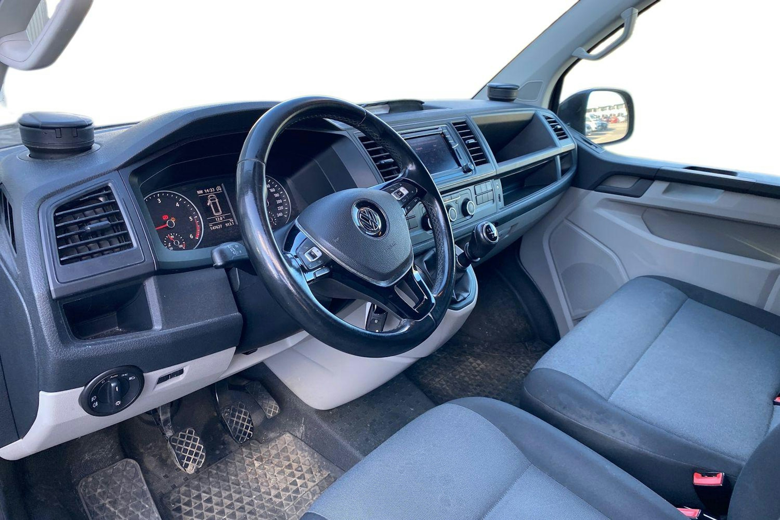 violetti Volkswagen Transporter 2017 kuva 3.