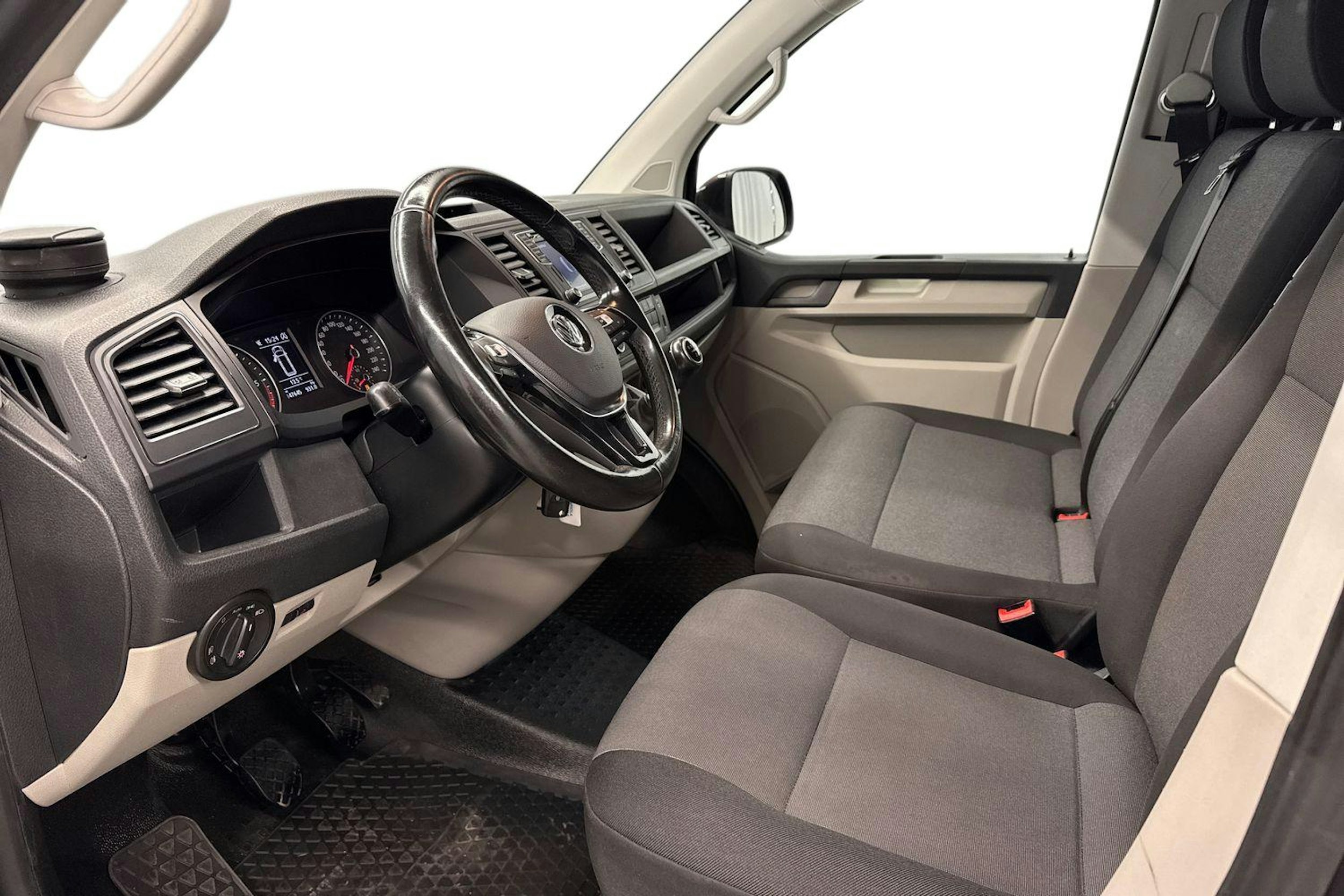 violetti Volkswagen Transporter 2017 kuva 6.