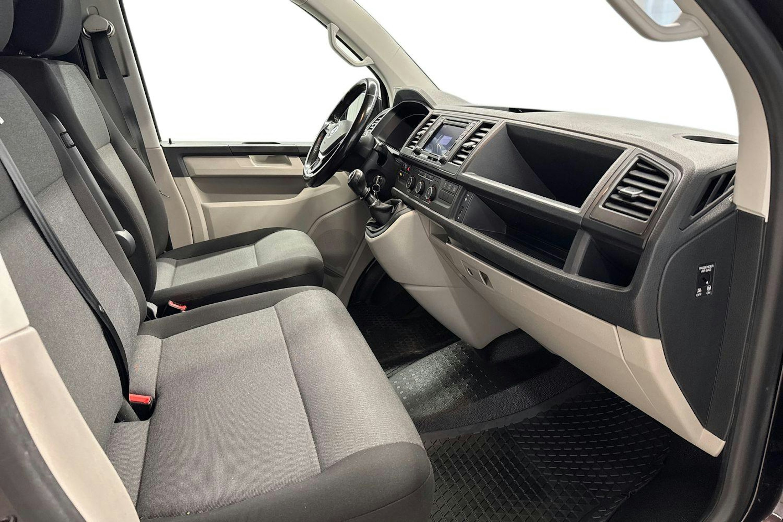 violetti Volkswagen Transporter 2017 kuva 7.