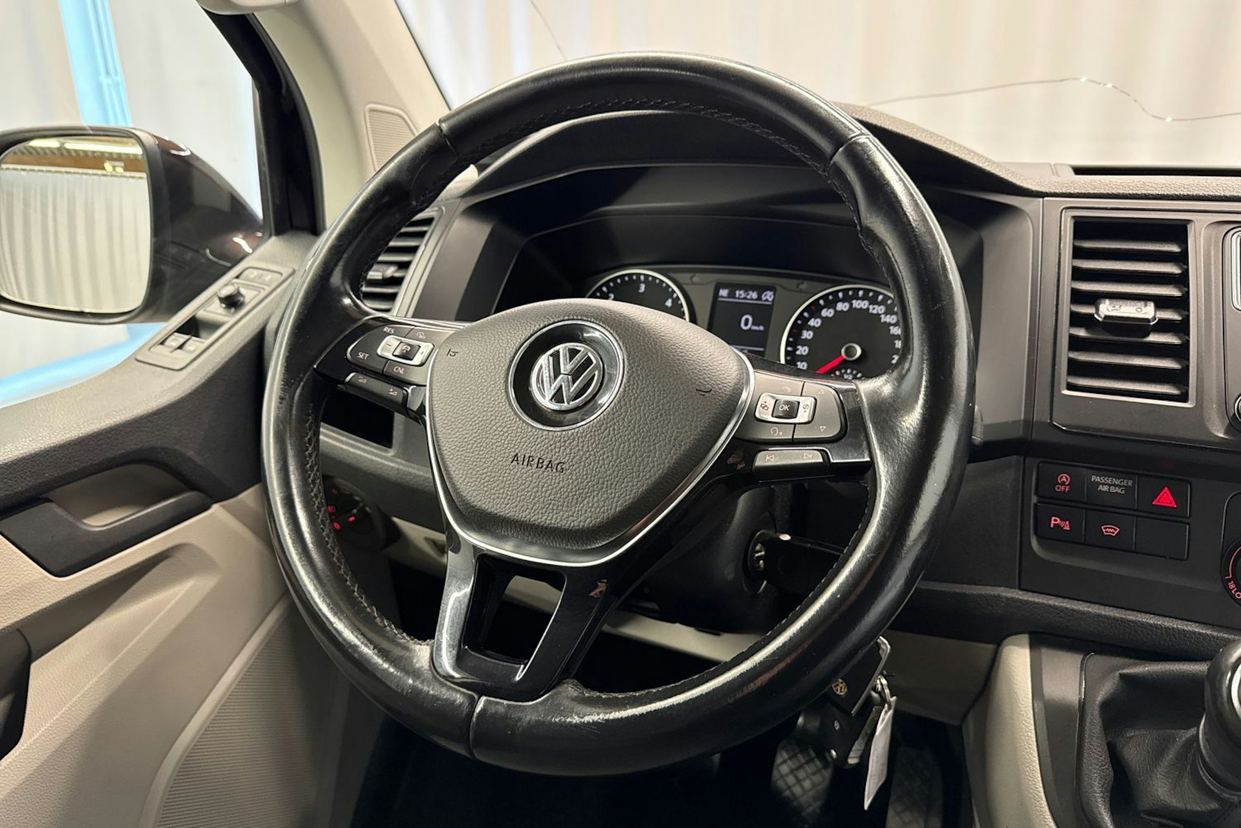 violetti Volkswagen Transporter 2017 kuva 10.