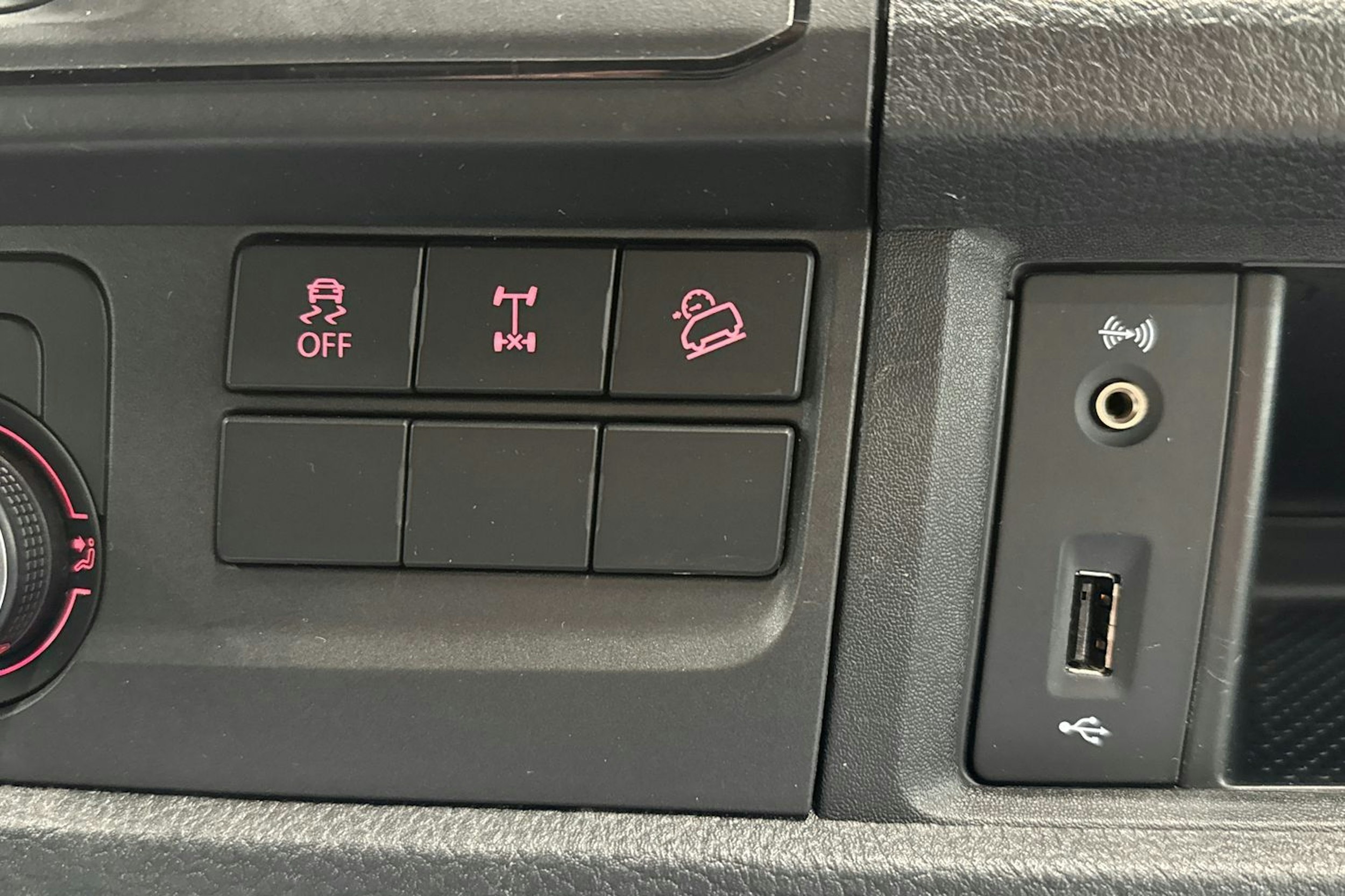 violetti Volkswagen Transporter 2017 kuva 18.