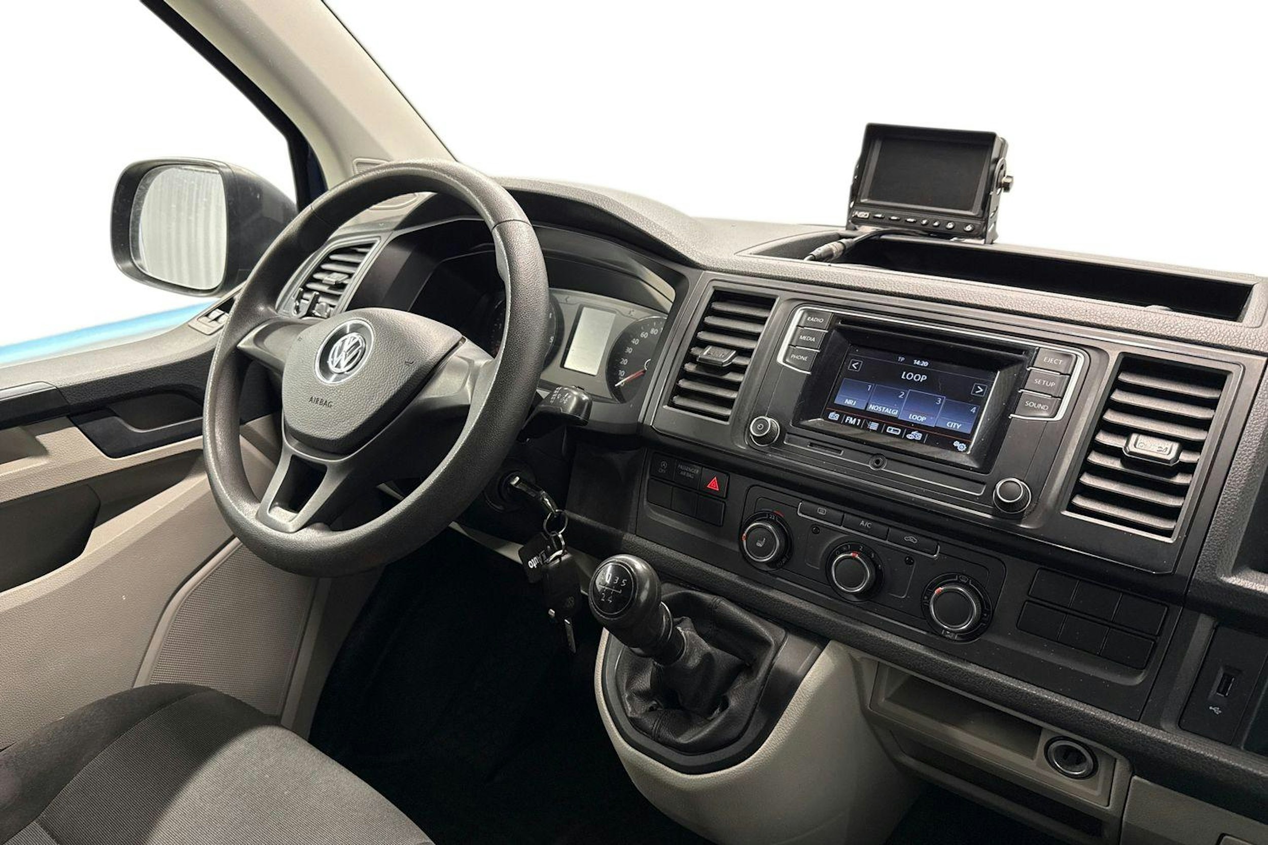 sininen Volkswagen Transporter 2017 kuva 11.