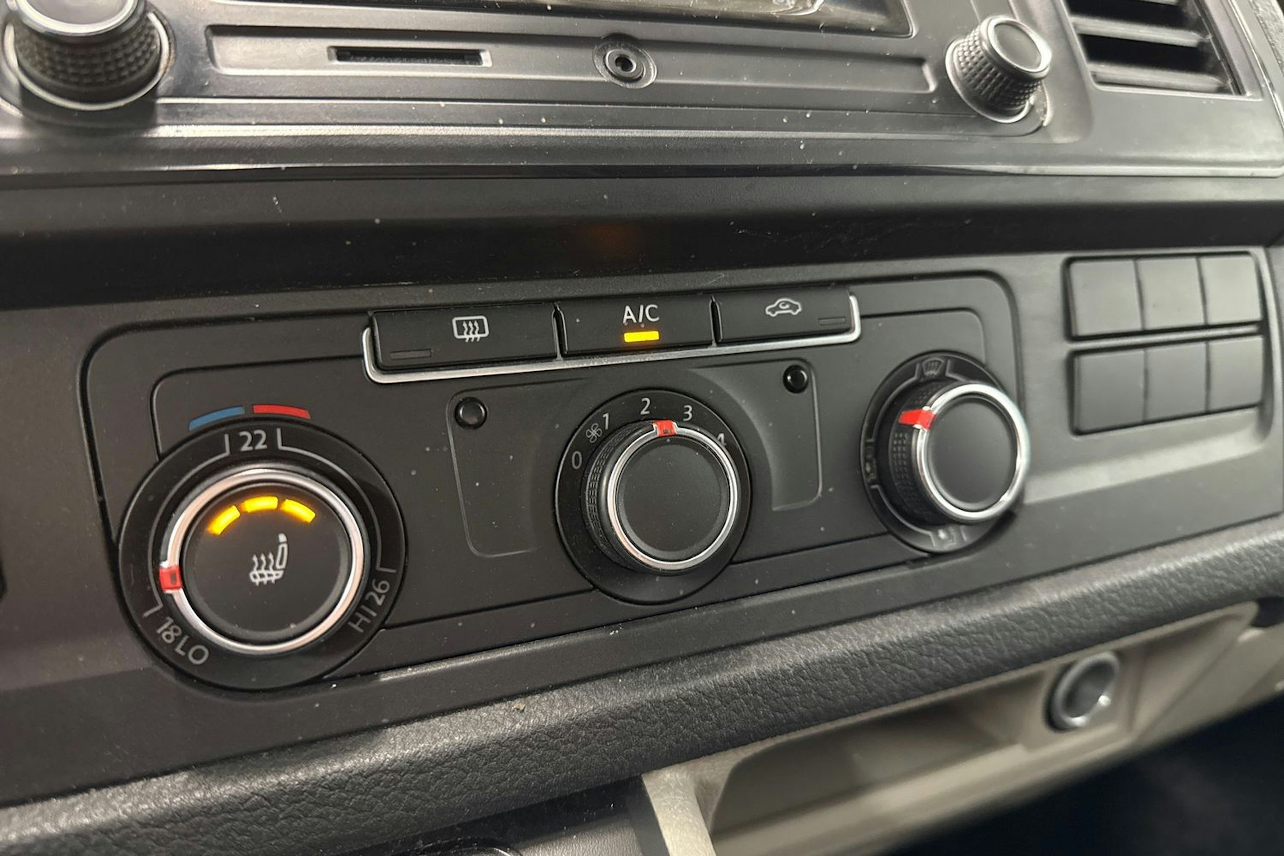 sininen Volkswagen Transporter 2017 kuva 20.