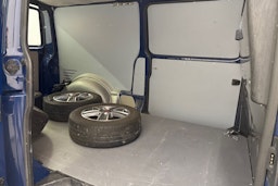 sininen Volkswagen Transporter 2017 kuva 23.