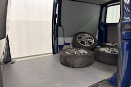 sininen Volkswagen Transporter 2017 kuva 24.