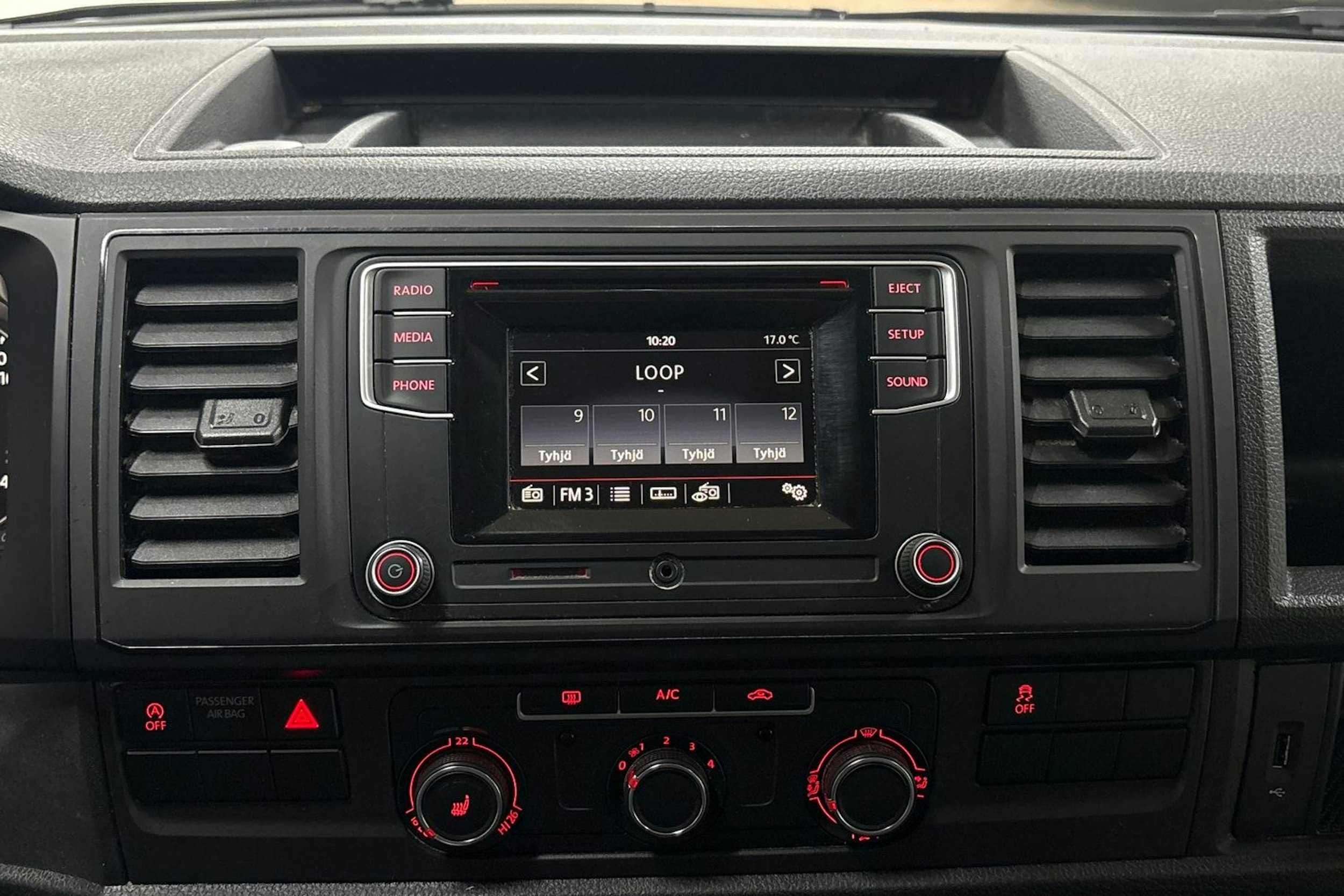 Ruskea (beige) Volkswagen TRANSPORTER 2017 kuva 14.