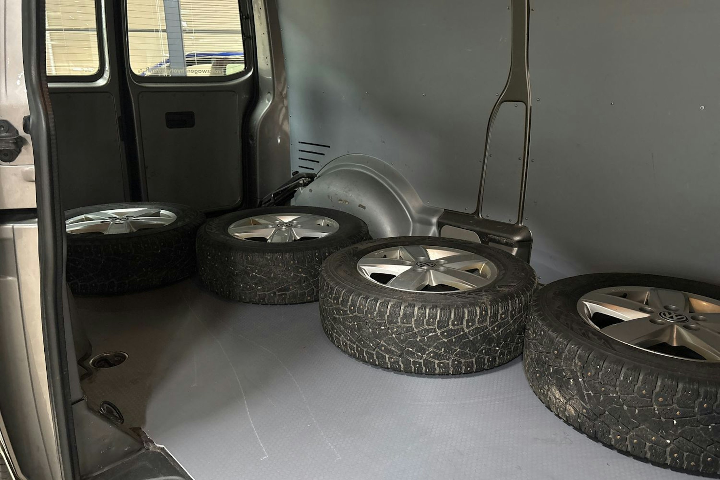 Ruskea (beige) Volkswagen TRANSPORTER 2017 kuva 17.