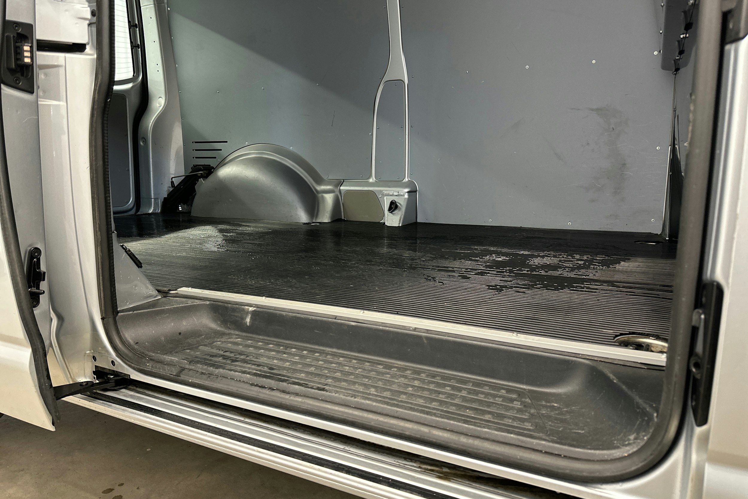 hopea Volkswagen Transporter 2017 kuva 22.