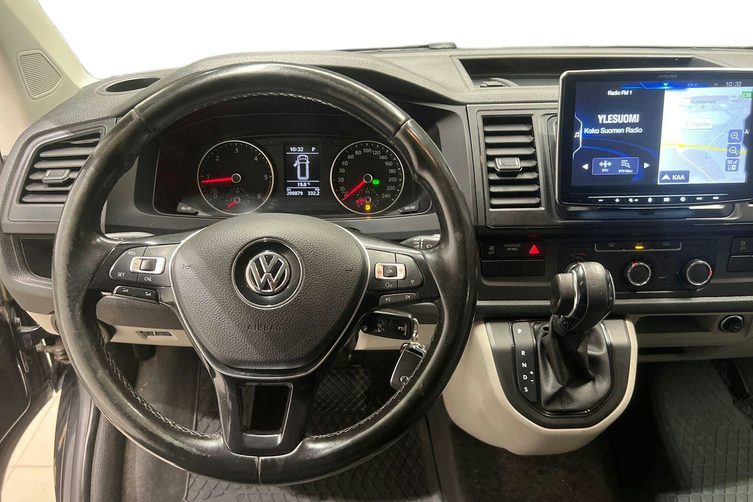 Musta Volkswagen TRANSPORTER 2017 kuva 9.